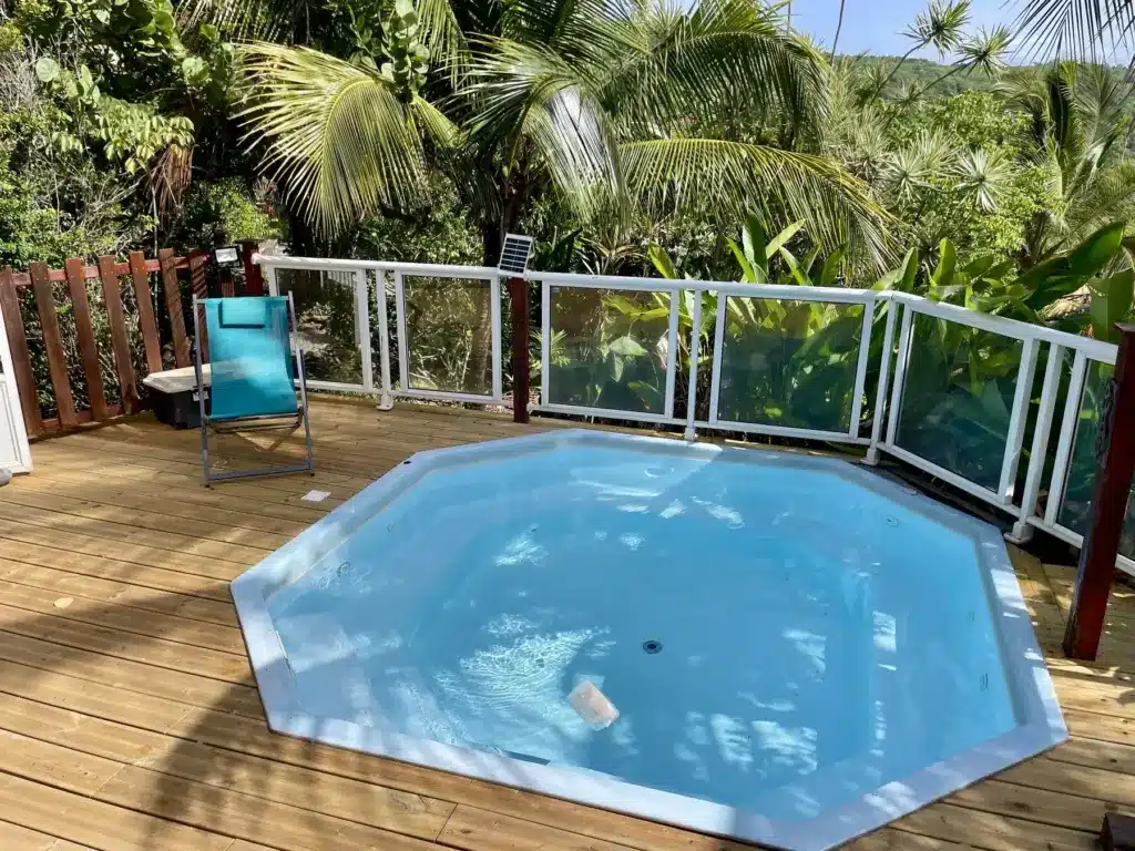 Piscine dans le jardin tropical de Rêve de Robinson